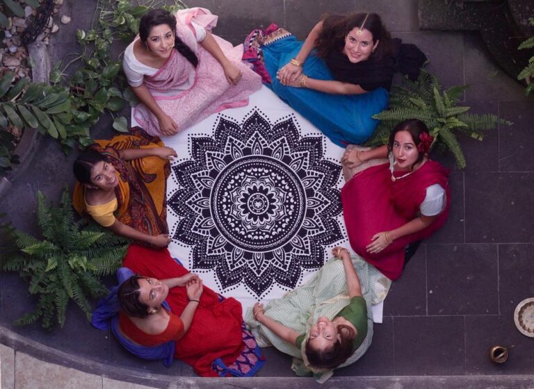 001 - ☀️Tapetes Playa-cabecera Saris, Gopi dress 🇮🇳y más en Govinda el dulce absoluto 🌞🌴 #mandala #rug #harmony #colors #meditation #chakras #light #saree #india #gopinath #fashion #picoftheday #mudras #…