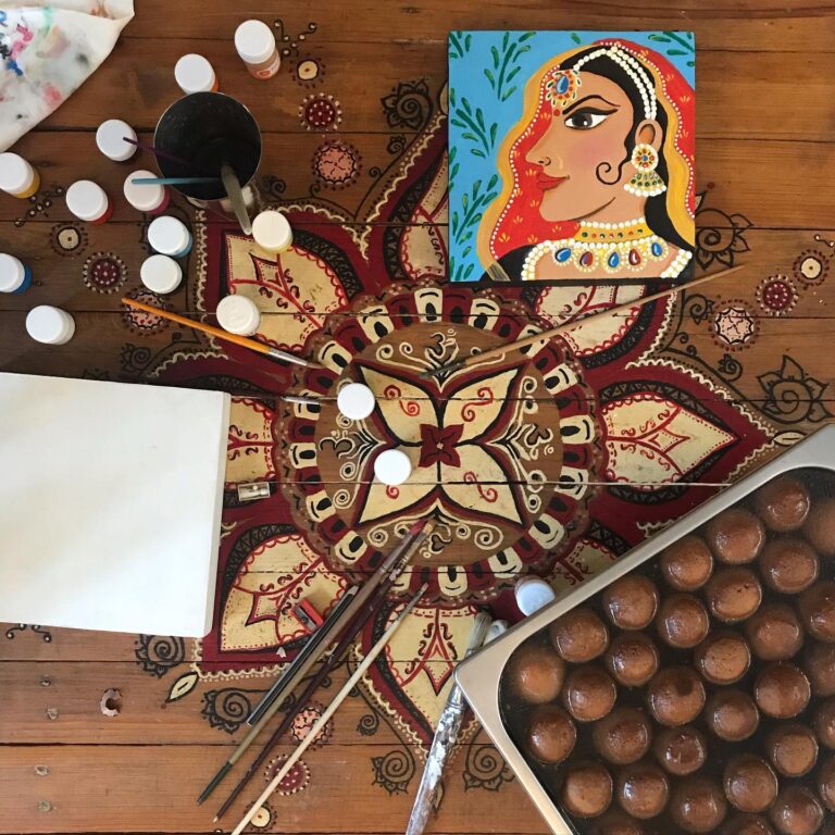 007 - Acrílico sobre madera 20x20cm Artista- Deva Priya Devi Dasi #arte #painting #devocional #gopis #vacaslecheras #acrílico #templo #harekrsna # govinda #pavoreal #tigre #loto #artista