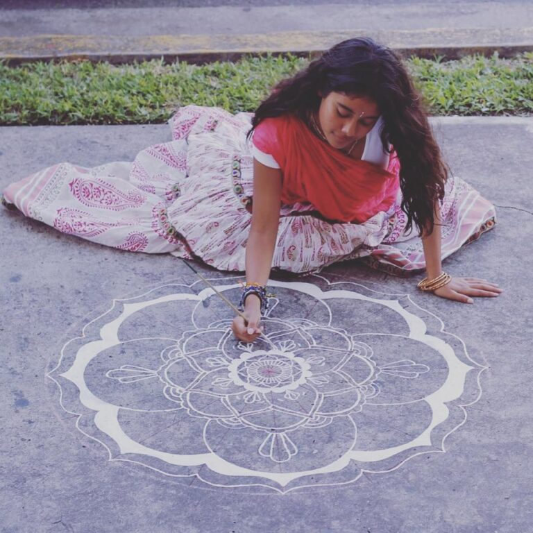 art is love, love is a desire to give...❤️ #girl #paint #mandala #india #style #dibujo #govinda #govindaeldulceabsoluto #shop #store #artesania #ropa #veracruz #mexico